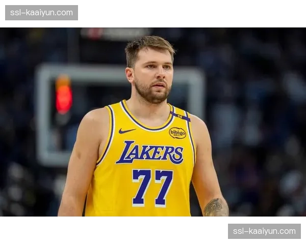 湖人防守效率跃居联盟前列 东契奇吸引力构筑外围防线 湖人防守效率跃居联盟前列 东契奇吸引力构筑外围防线